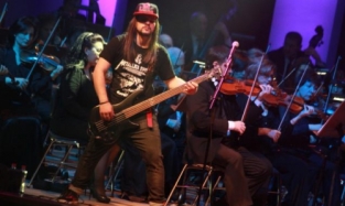 Омская публика встретила наследников Metallica без энтузиазма